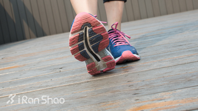 跑鞋 | 脚感柔软更轻盈 ASICS NIMBUS-18无需吝啬你的溢美之词