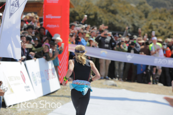 现场 | 亚丁，三座神山与一群奔跑的人