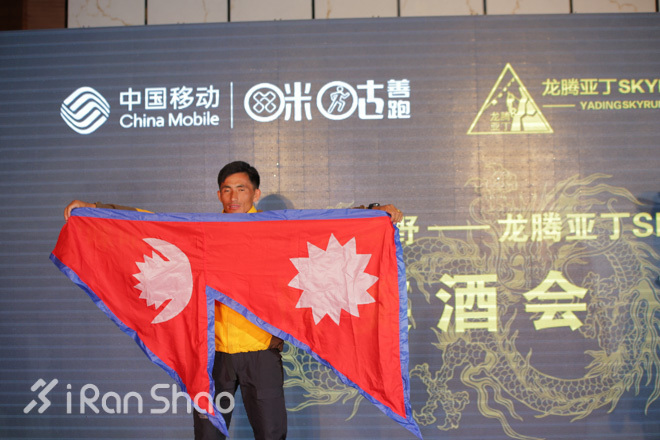 现场 | 亚丁，三座神山与一群奔跑的人