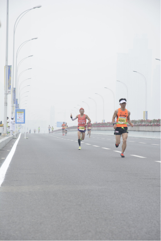 来来来，干了这杯热干面                   --------记我的2016武汉马拉松