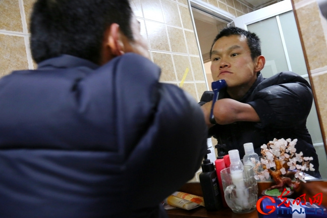 人物 | 断臂跑者任耀：被命运夺去双手，用跑步改写人生