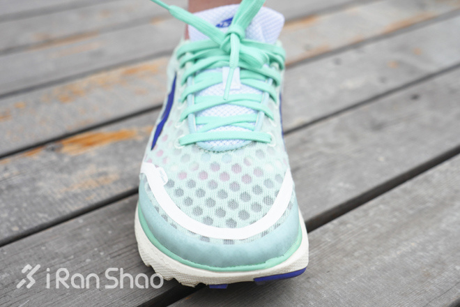 跑鞋 | 除了那双烂大街的  Altra今年也有双小绿鞋