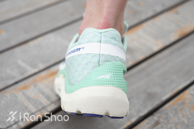 跑鞋 | 除了那双烂大街的  Altra今年也有双小绿鞋