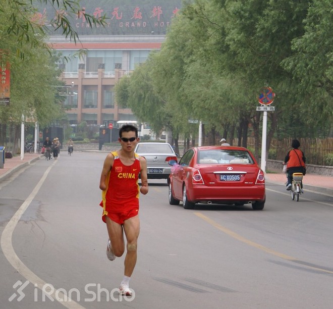 人物 | 断臂跑者任耀：被命运夺去双手，用跑步改写人生