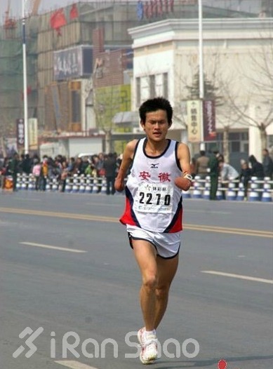 人物 | 断臂跑者任耀：被命运夺去双手，用跑步改写人生