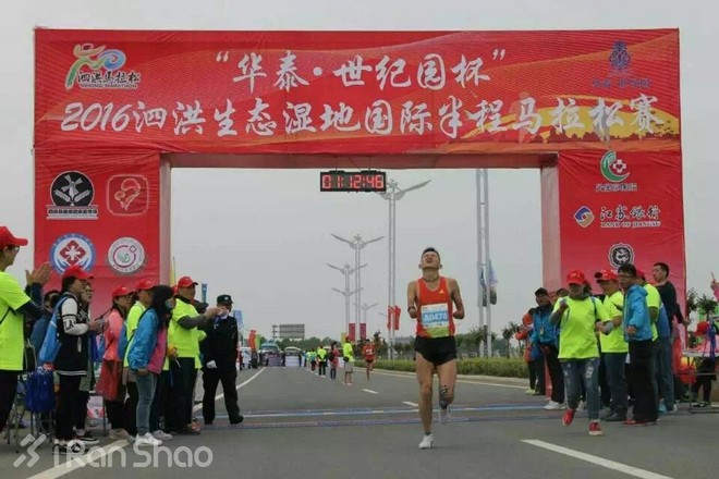 人物 | 断臂跑者任耀：被命运夺去双手，用跑步改写人生