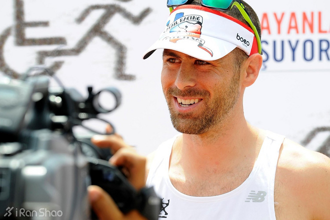 父亲节 | 推着女儿跑半马，轻松夺冠破纪录