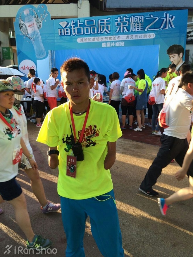 人物 | 断臂跑者任耀：被命运夺去双手，用跑步改写人生