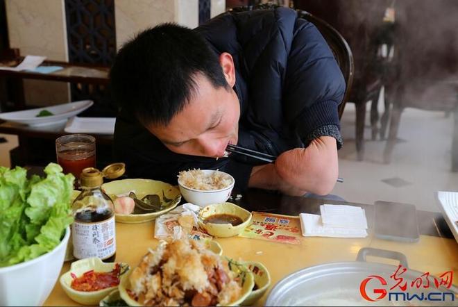 人物 | 断臂跑者任耀：被命运夺去双手，用跑步改写人生