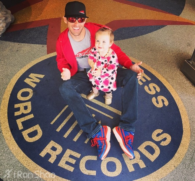 父亲节 | 推着女儿跑半马，轻松夺冠破纪录