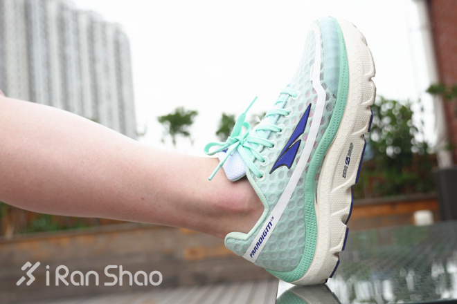 跑鞋 | 除了那双烂大街的  Altra今年也有双小绿鞋