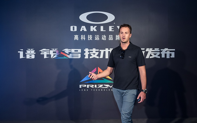 采访｜我们和OAKLEY的产品经理谈了谈中国市场的未来计划