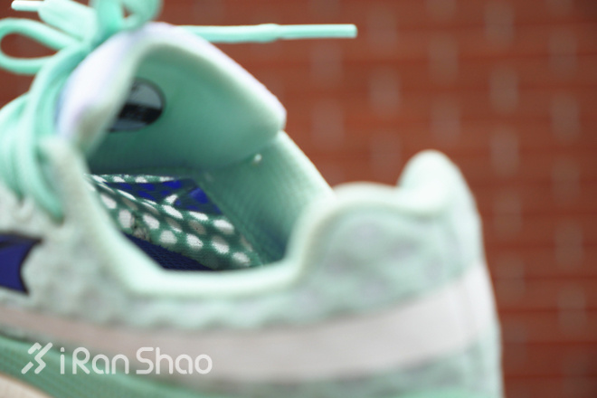 跑鞋 | 除了那双烂大街的  Altra今年也有双小绿鞋