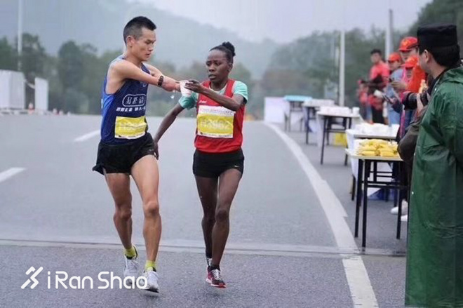 人物 | 断臂跑者任耀：被命运夺去双手，用跑步改写人生