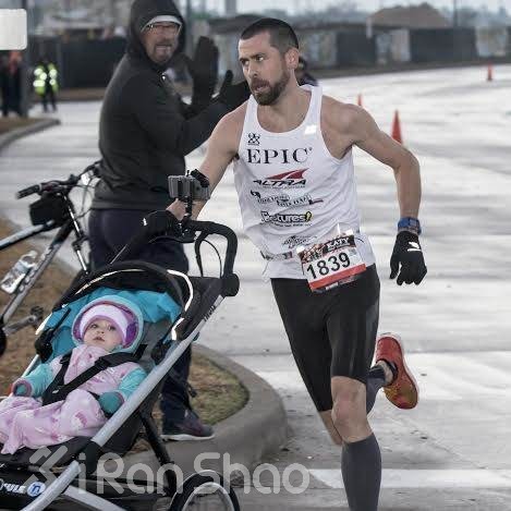 父亲节 | 推着女儿跑半马，轻松夺冠破纪录