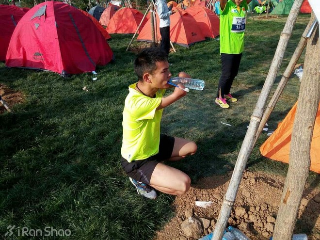 人物 | 断臂跑者任耀：被命运夺去双手，用跑步改写人生