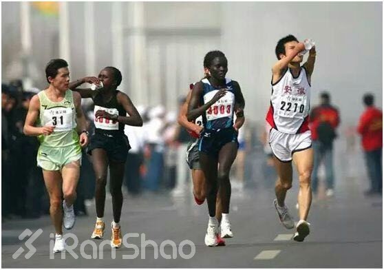 人物 | 断臂跑者任耀：被命运夺去双手，用跑步改写人生