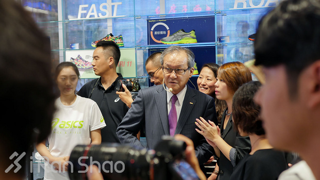 现场 | 淮海路战局 这次轮到ASICS出马了