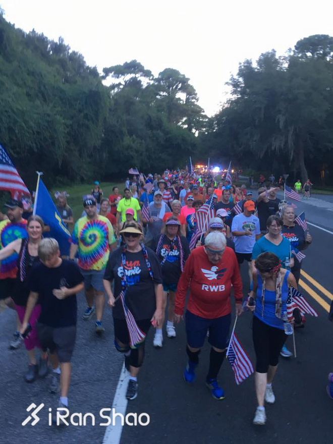 生命不息 奔跑不止 93岁的他跑步横穿美国