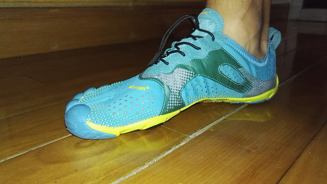 VibramFivefingers V-run 极简跑鞋里面的表率。