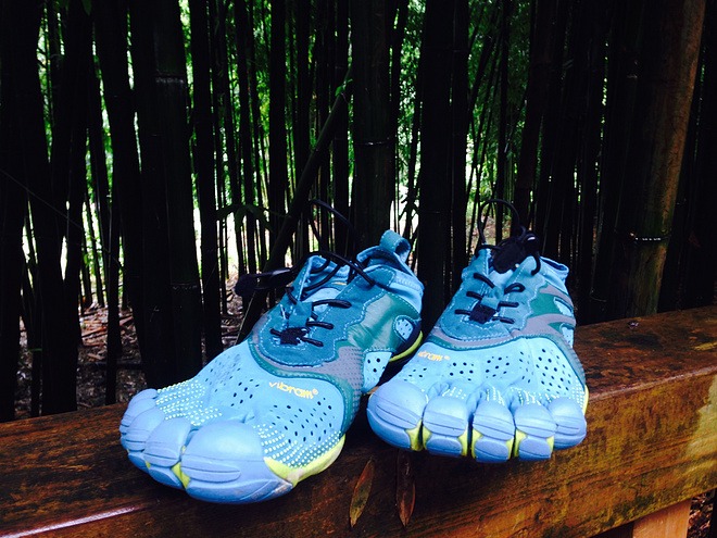 VibramFivefingers V-run 极简跑鞋里面的表率。