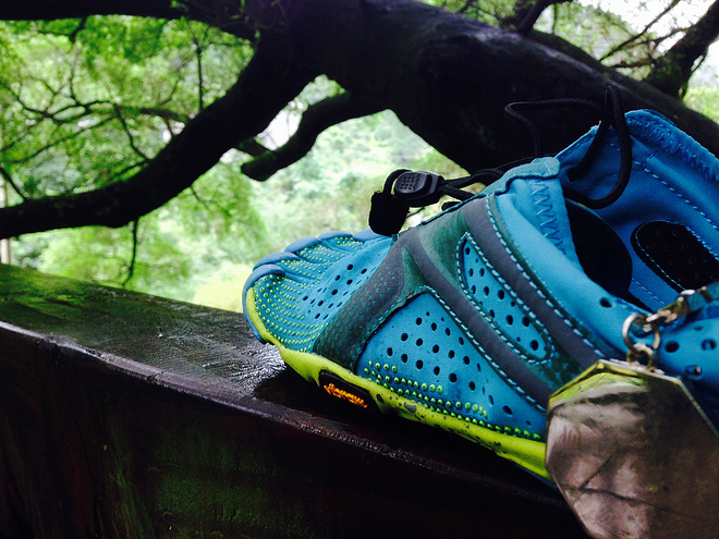 VibramFivefingers V-run 极简跑鞋里面的表率。
