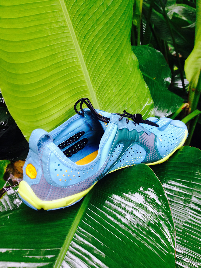 VibramFivefingers V-run 极简跑鞋里面的表率。