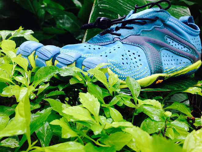VibramFivefingers V-run 极简跑鞋里面的表率。