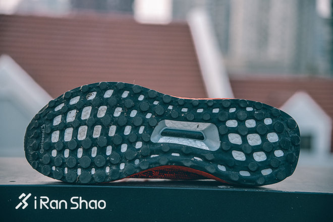 跑鞋 | 漫步月球和最潮跑鞋的故事 Nike LunarEpic Flyknit Low与adidas UltraBOOST Uncaged对比评测