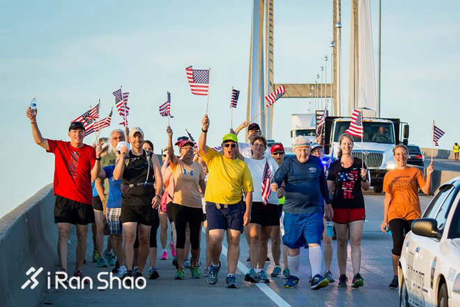 生命不息 奔跑不止 93岁的他跑步横穿美国