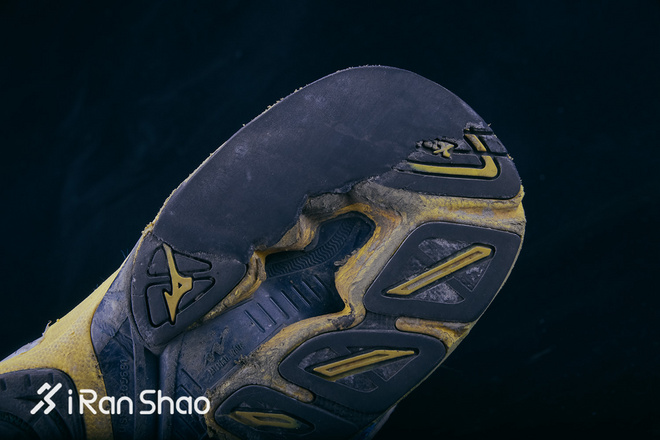 科普 | 这些跑过500+公里的鞋最后都变成了这样