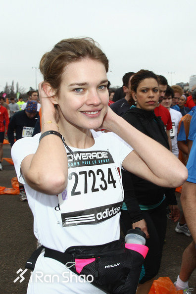 这些长腿名模们从T台跑到了赛道上