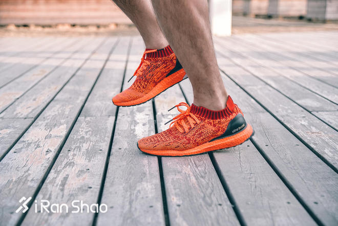 跑鞋 | 漫步月球和最潮跑鞋的故事 Nike LunarEpic Flyknit Low与adidas UltraBOOST Uncaged对比评测