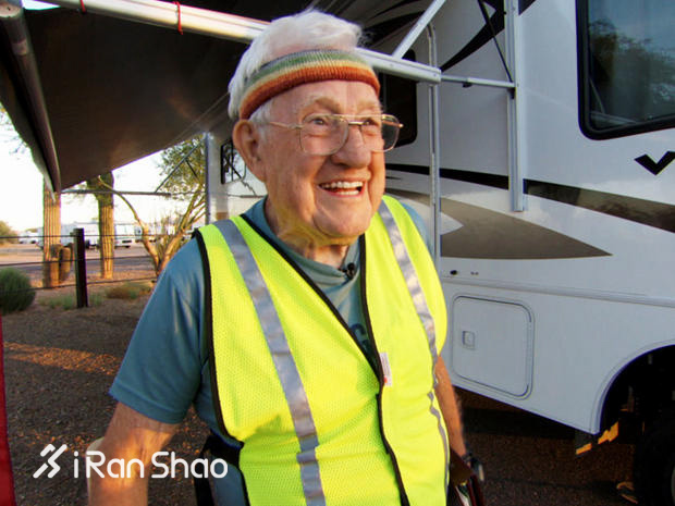 生命不息 奔跑不止 93岁的他跑步横穿美国