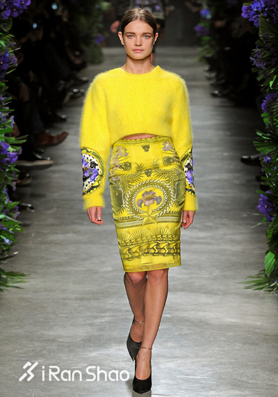 这些长腿名模们从T台跑到了赛道上