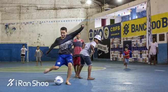 里约奥运 | 走出聚光灯下的阴影  照亮贫民窟里的体育梦