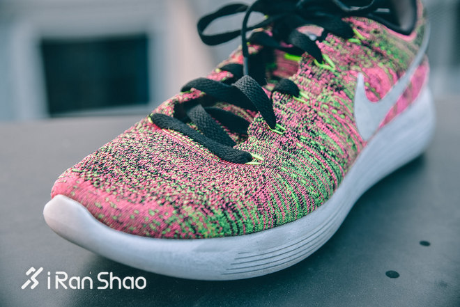 跑鞋 | 漫步月球和最潮跑鞋的故事 Nike LunarEpic Flyknit Low与adidas UltraBOOST Uncaged对比评测