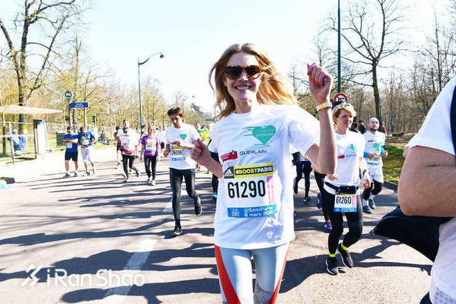 这些长腿名模们从T台跑到了赛道上