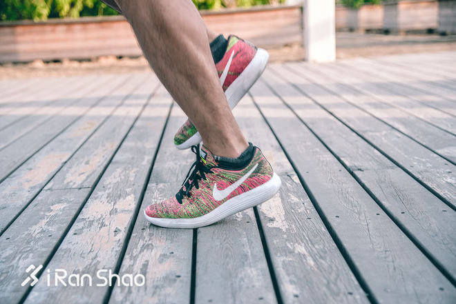 跑鞋 | 漫步月球和最潮跑鞋的故事 Nike LunarEpic Flyknit Low与adidas UltraBOOST Uncaged对比评测