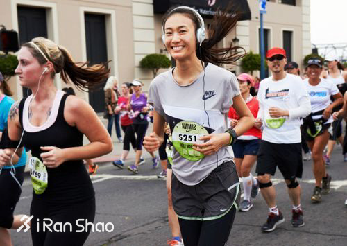 这些长腿名模们从T台跑到了赛道上