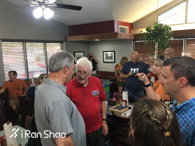 生命不息 奔跑不止 93岁的他跑步横穿美国