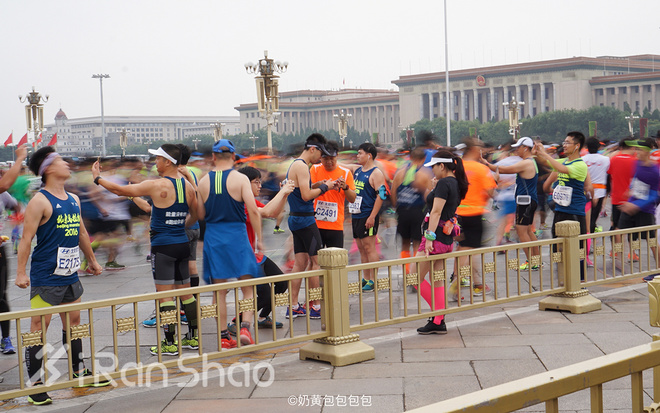 三万分之一 | 经历多年尴尬的吐槽后，36岁的北京马拉松正在赢回人心