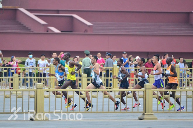 三万分之一 | 经历多年尴尬的吐槽后，36岁的北京马拉松正在赢回人心
