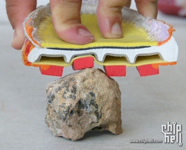 实力不够，跑鞋来凑——最专业的小众跑鞋GRAVITY V评测