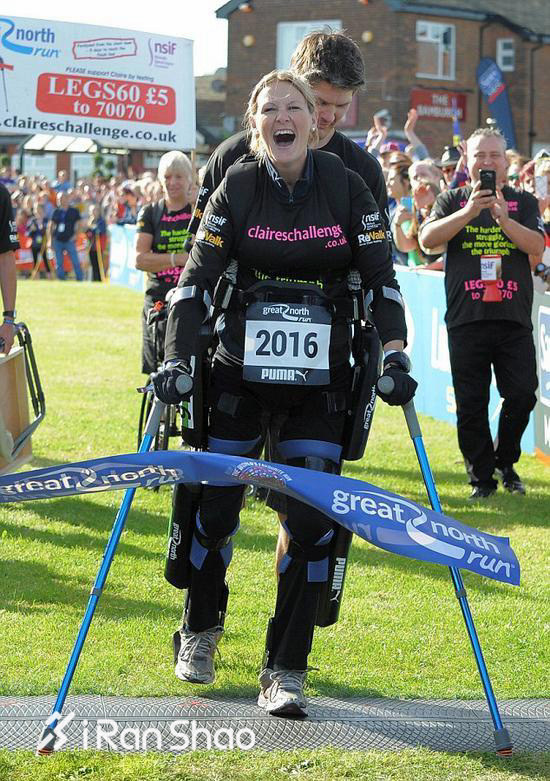 人物 | 她们在看不见的跑道上“奔跑”