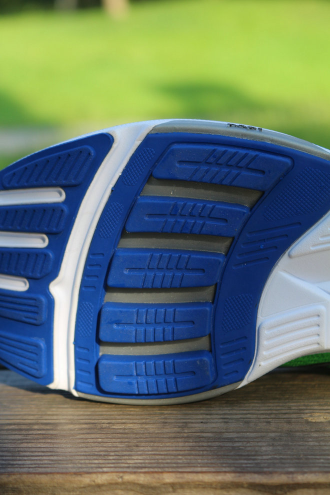 实力不够，跑鞋来凑——最专业的小众跑鞋GRAVITY V评测