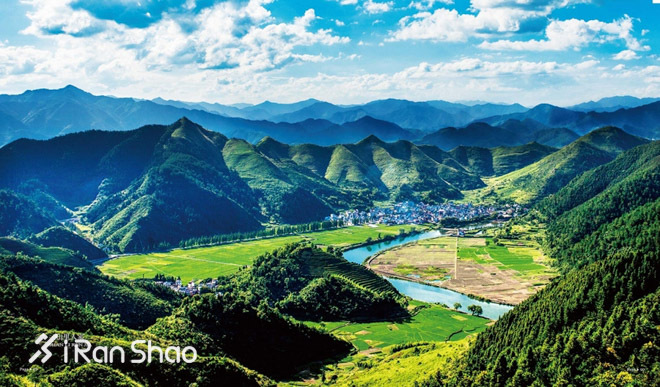 开化县举行首届半程马拉松赛新闻发布会