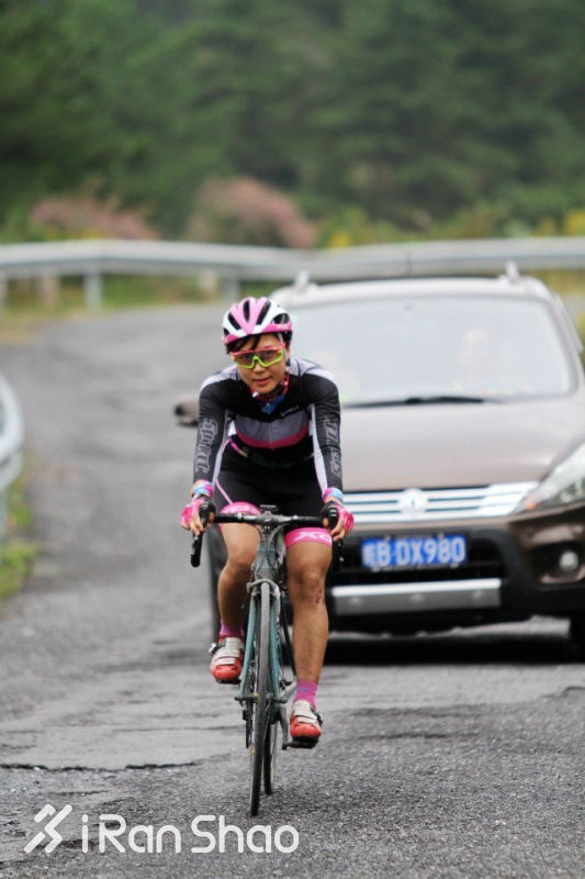骑车仅一年，她轻松赢得黄山至上海“马自骑”大赛