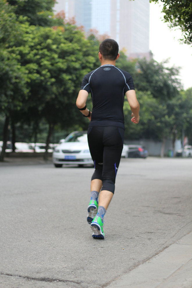 实力不够，跑鞋来凑——最专业的小众跑鞋GRAVITY V评测