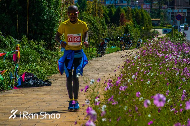 带着跑鞋去旅行 | 彩云之南 奔丘北去